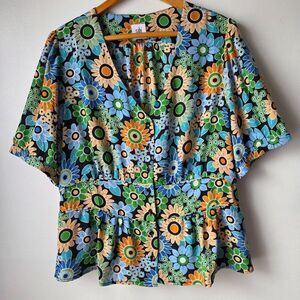 EUC CABI FLORAL V NECK PEPLUM STYLE TOP BUTTONED SIZE LARGE